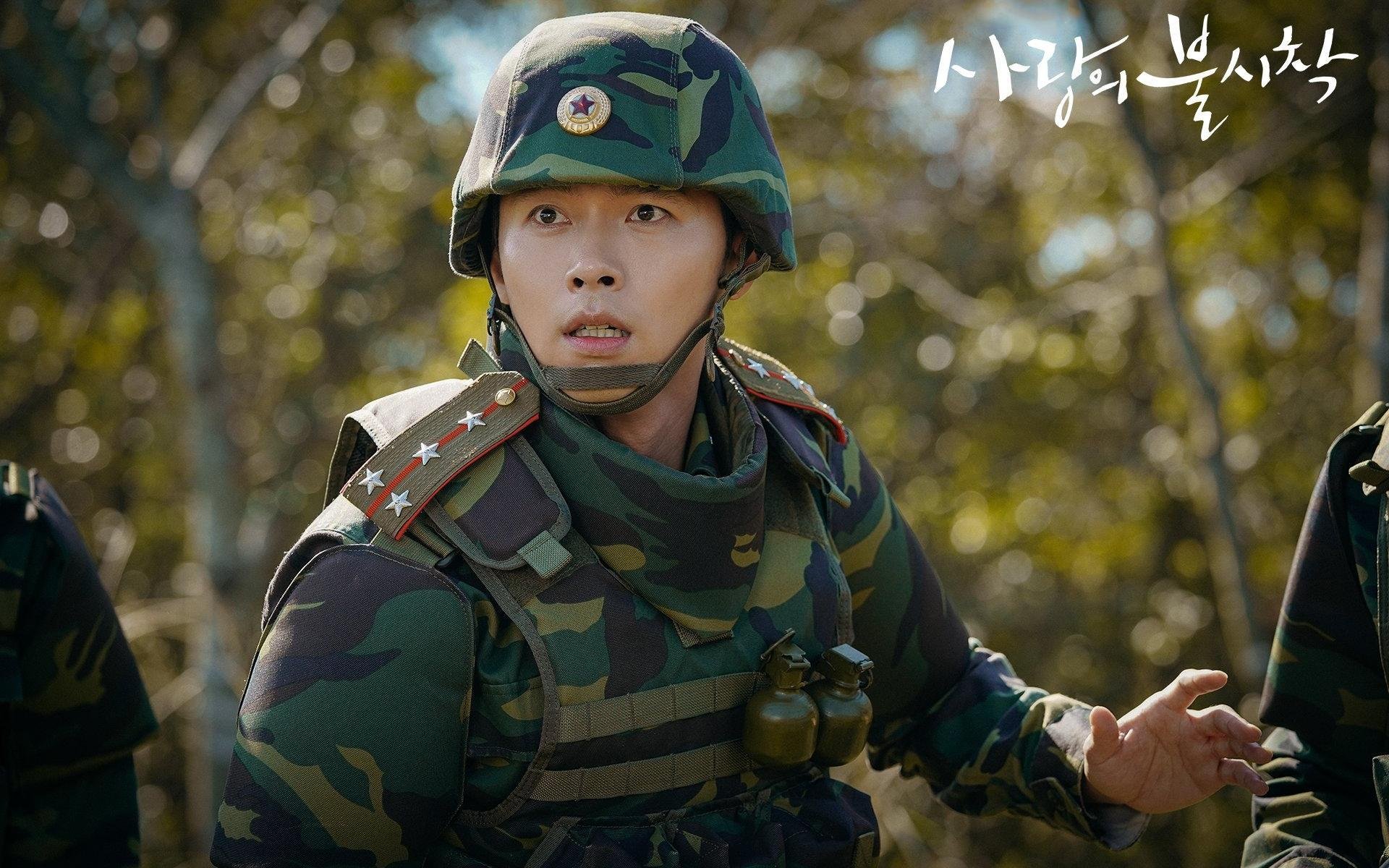 国足边路协作增强，战术宽度更足，国足边锋