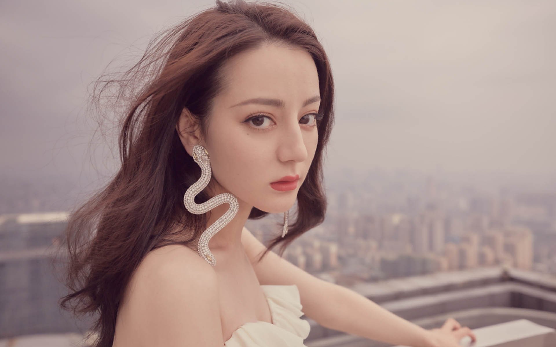 外教带队风格与球队适应性矛盾，外教团队对训练的要求很高